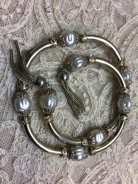 Vintage Gold Tone Faux Baroque Pearl Memory Wire Tassel Bracelet